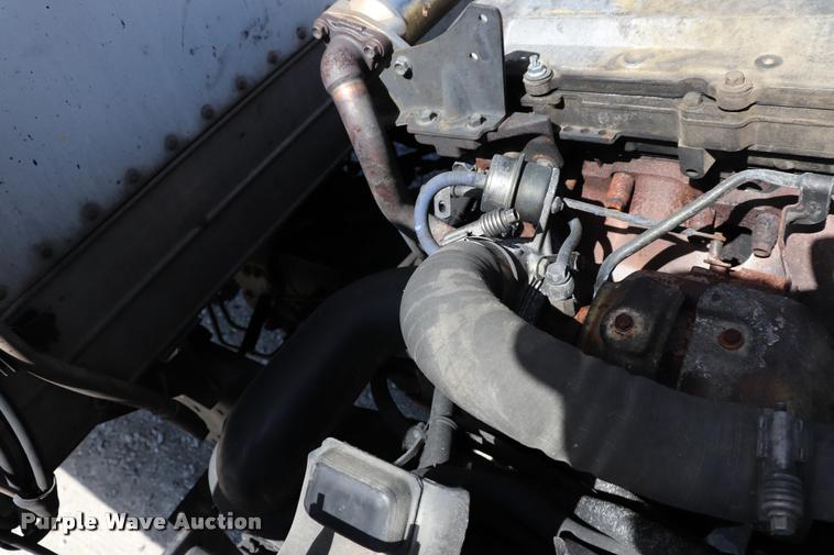 image for item DK9582 2005 Isuzu NPR refrigerated truck