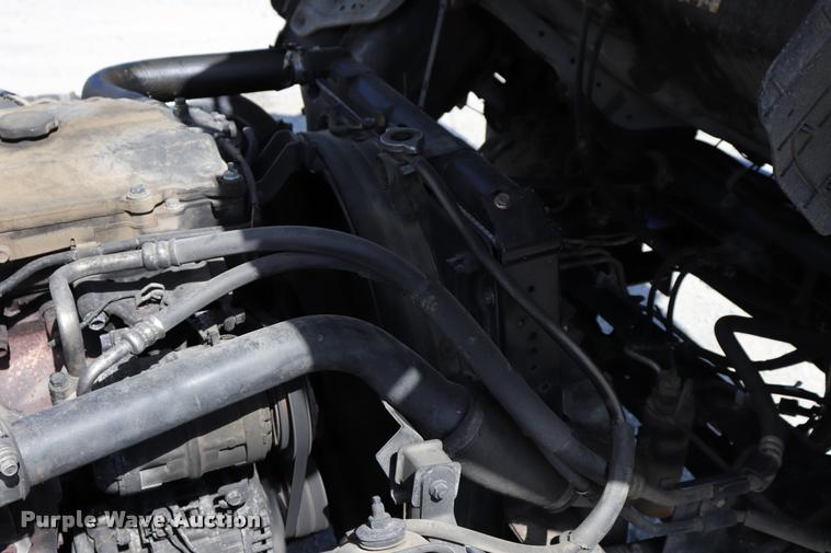 image for item DK9582 2005 Isuzu NPR refrigerated truck