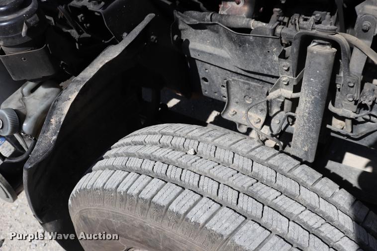 image for item DK9582 2005 Isuzu NPR refrigerated truck