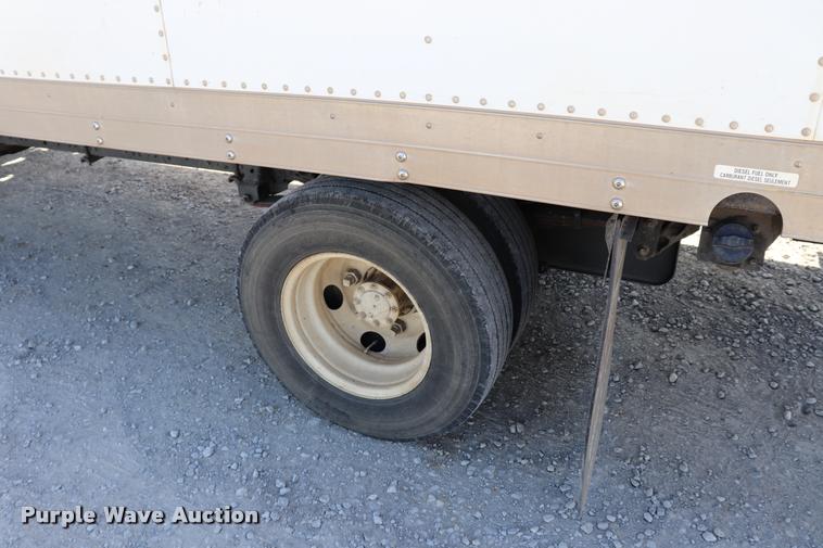 image for item DK9582 2005 Isuzu NPR refrigerated truck