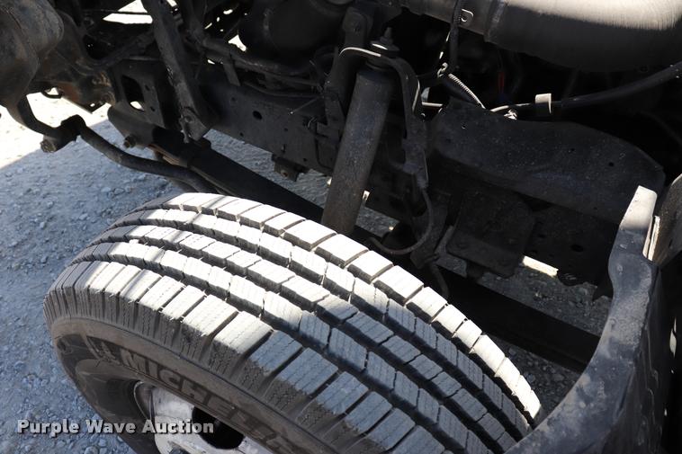 image for item DK9582 2005 Isuzu NPR refrigerated truck