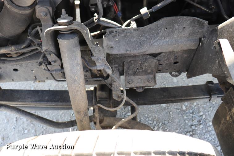 image for item DK9582 2005 Isuzu NPR refrigerated truck