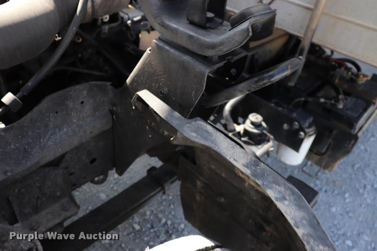 image for item DK9582 2005 Isuzu NPR refrigerated truck