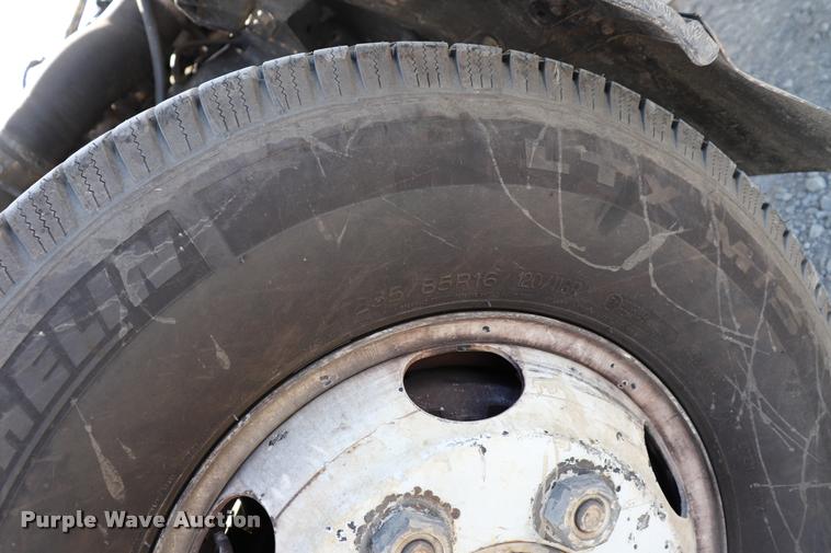 image for item DK9582 2005 Isuzu NPR refrigerated truck