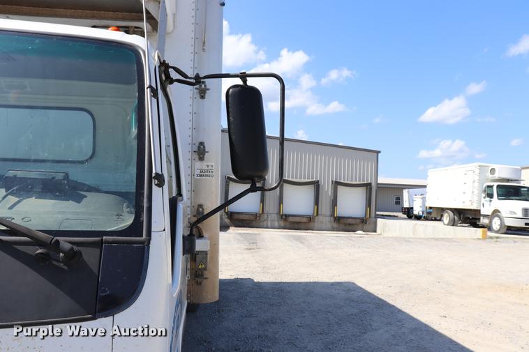 image for item DK9582 2005 Isuzu NPR refrigerated truck