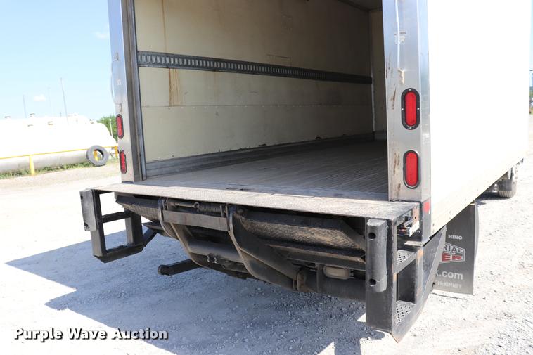 image for item DK9582 2005 Isuzu NPR refrigerated truck