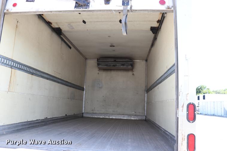 image for item DK9582 2005 Isuzu NPR refrigerated truck