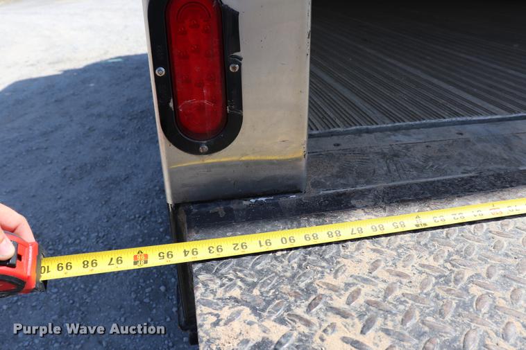 image for item DK9582 2005 Isuzu NPR refrigerated truck