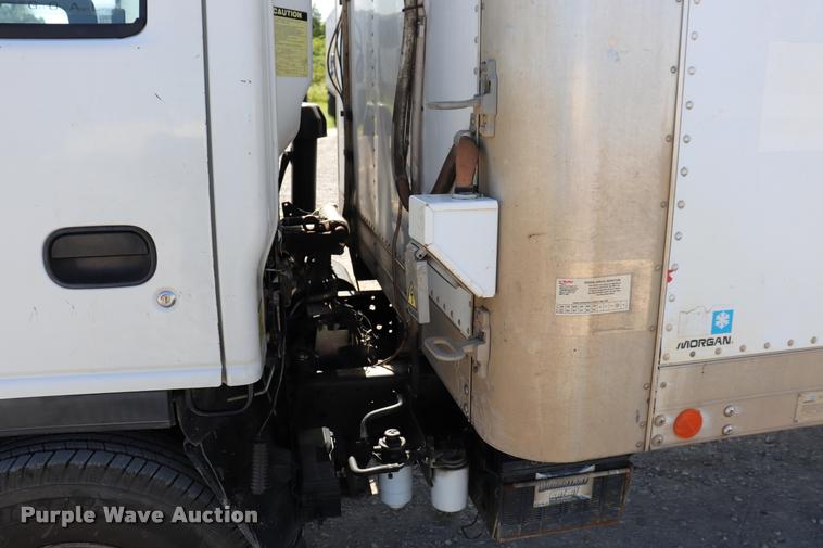 image for item DK9582 2005 Isuzu NPR refrigerated truck