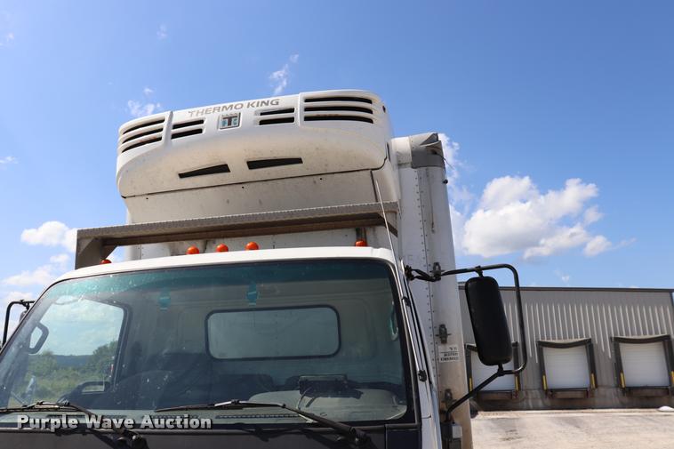 image for item DK9582 2005 Isuzu NPR refrigerated truck