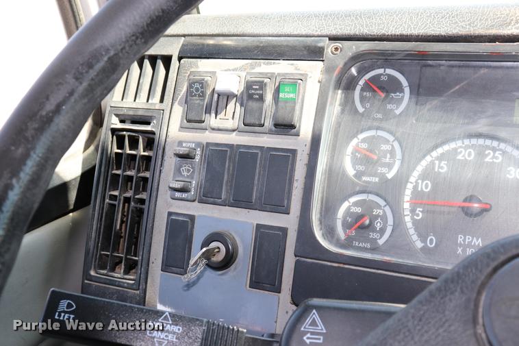 image for item DK9583 2002 Freightliner FL80 refrigerated truck