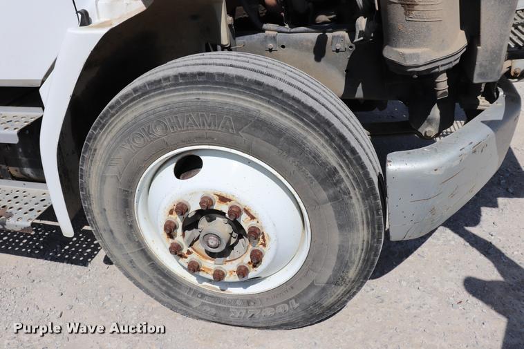 image for item DK9583 2002 Freightliner FL80 refrigerated truck