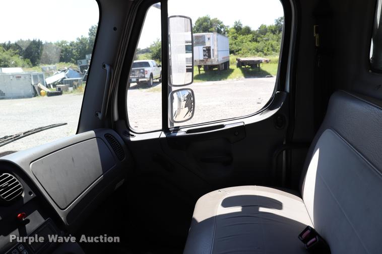 image for item DK9584 2005 Freightliner Business Class M2 refrigerated truck