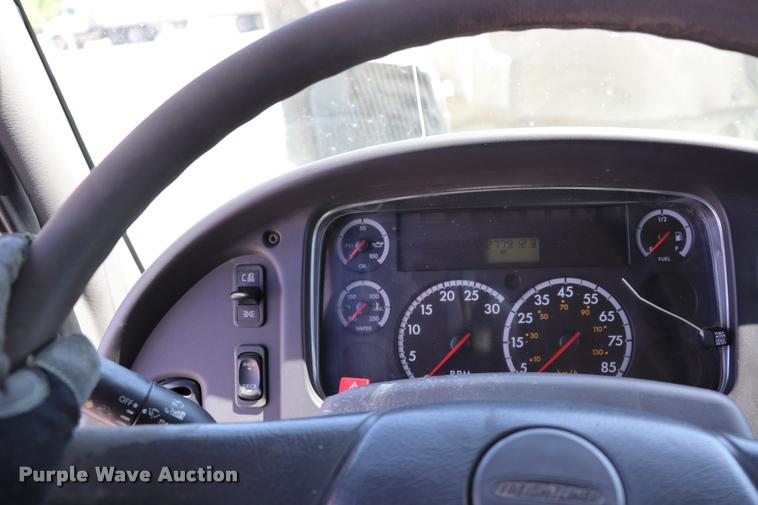 image for item DK9584 2005 Freightliner Business Class M2 refrigerated truck