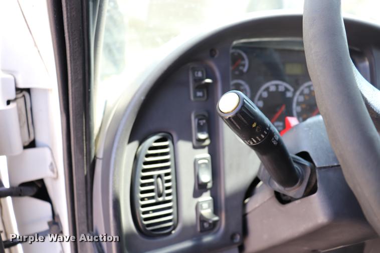 image for item DK9584 2005 Freightliner Business Class M2 refrigerated truck