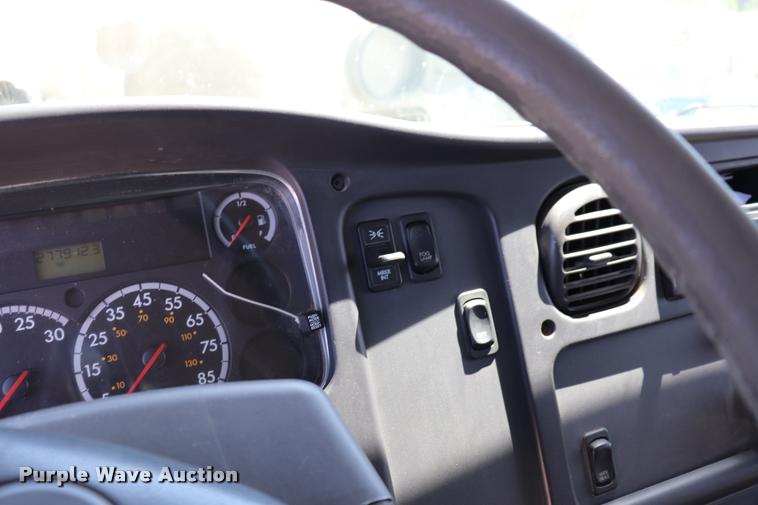 image for item DK9584 2005 Freightliner Business Class M2 refrigerated truck