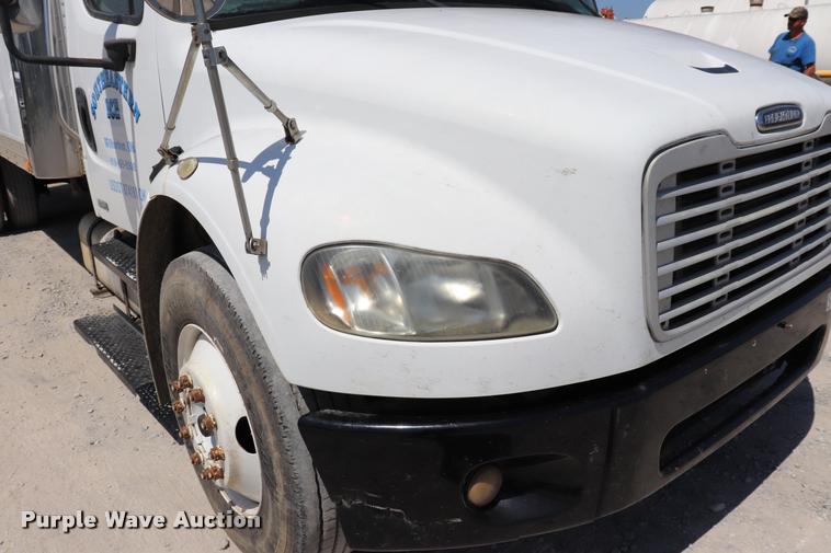 image for item DK9584 2005 Freightliner Business Class M2 refrigerated truck