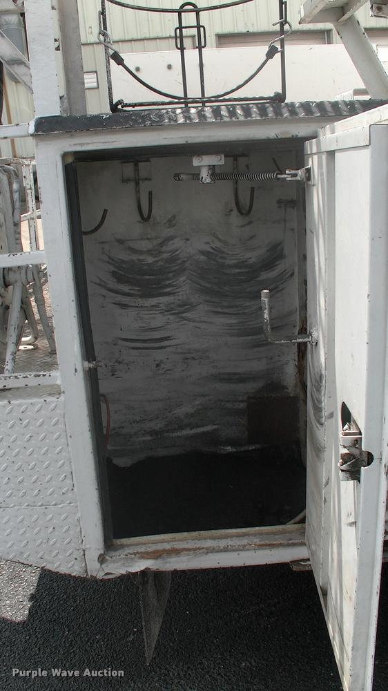 image for item DK9608 2010 Dodge Ram 5500 bucket truck