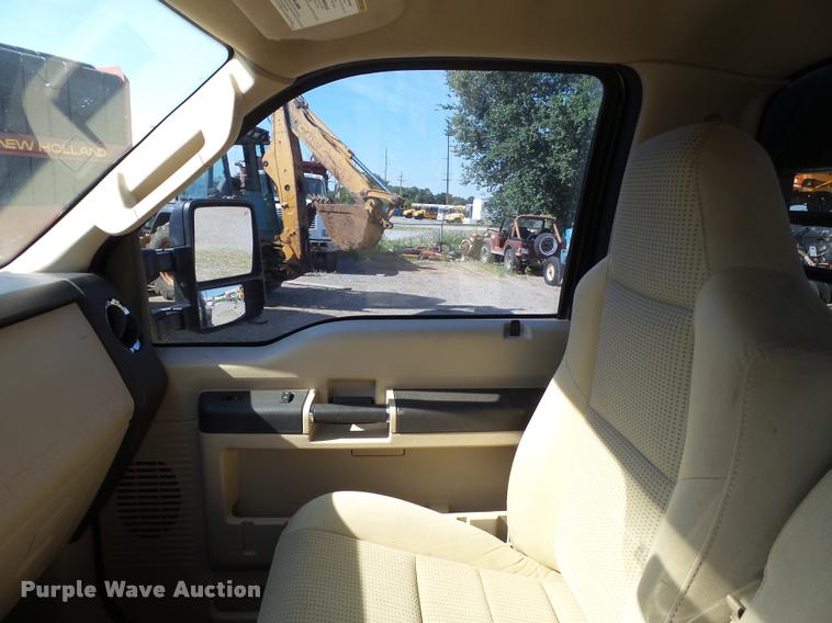 image for item DL9101 2008 Ford F350 Super Duty flatbed pickup truck