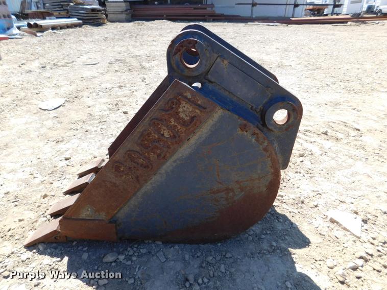 image for item DM9447 Melroe 16"W bucket