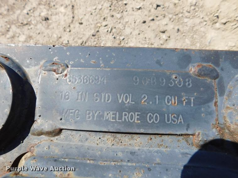 image for item DM9447 Melroe 16"W bucket