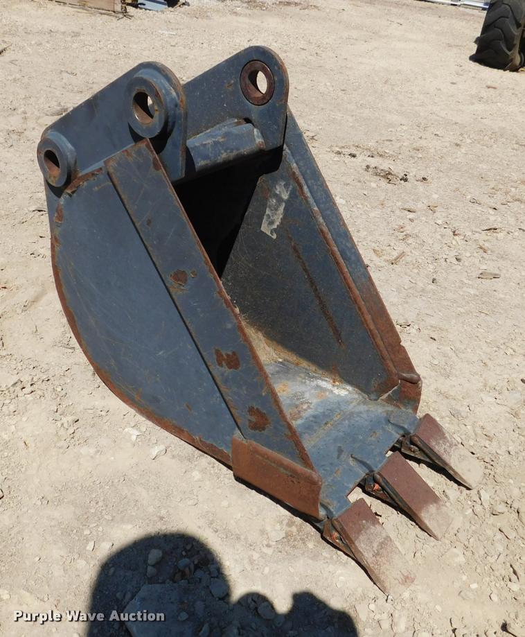 image for item DM9448 Melroe 12"W bucket