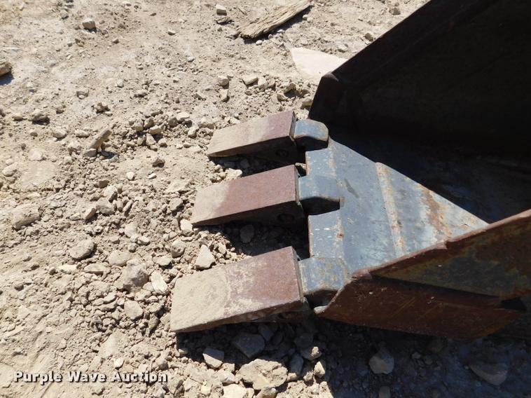 image for item DM9448 Melroe 12"W bucket