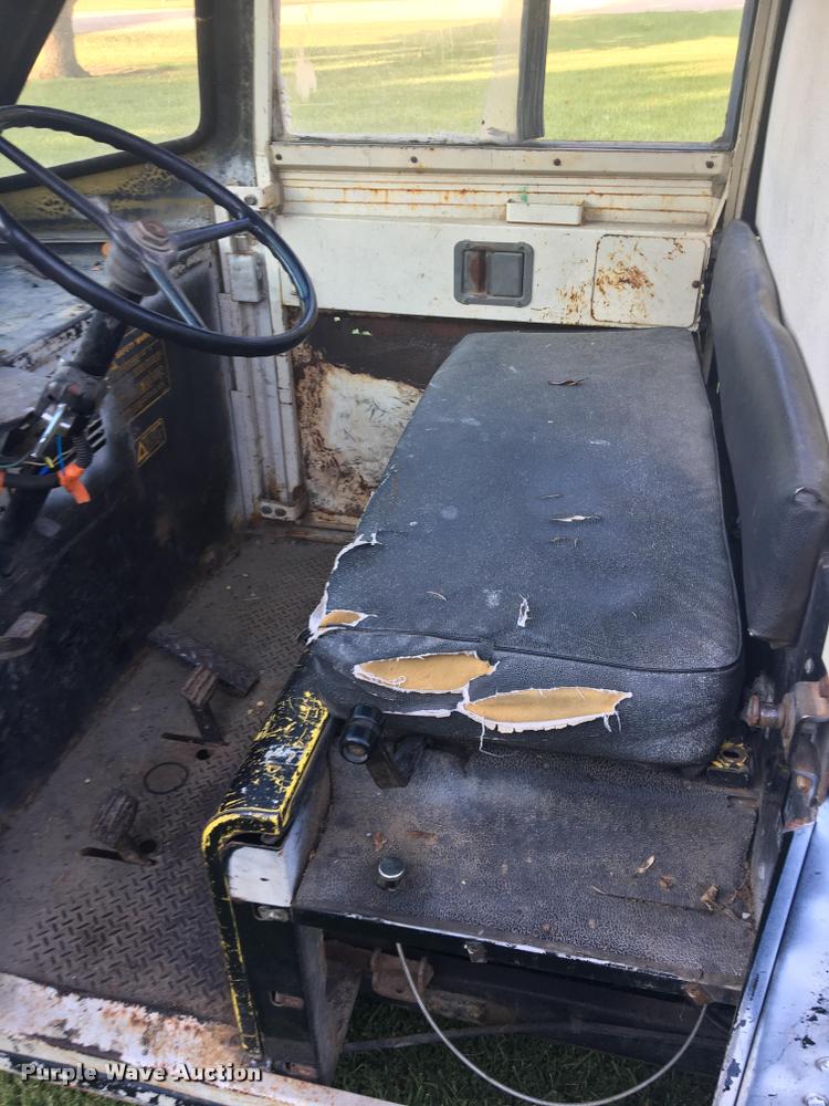 image for item G1187 1983 Cushman Truckster utility vehicle