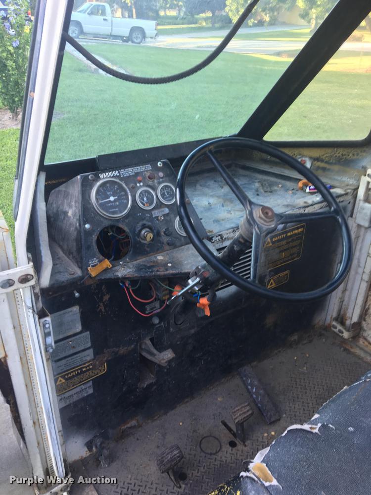 image for item G1187 1983 Cushman Truckster utility vehicle