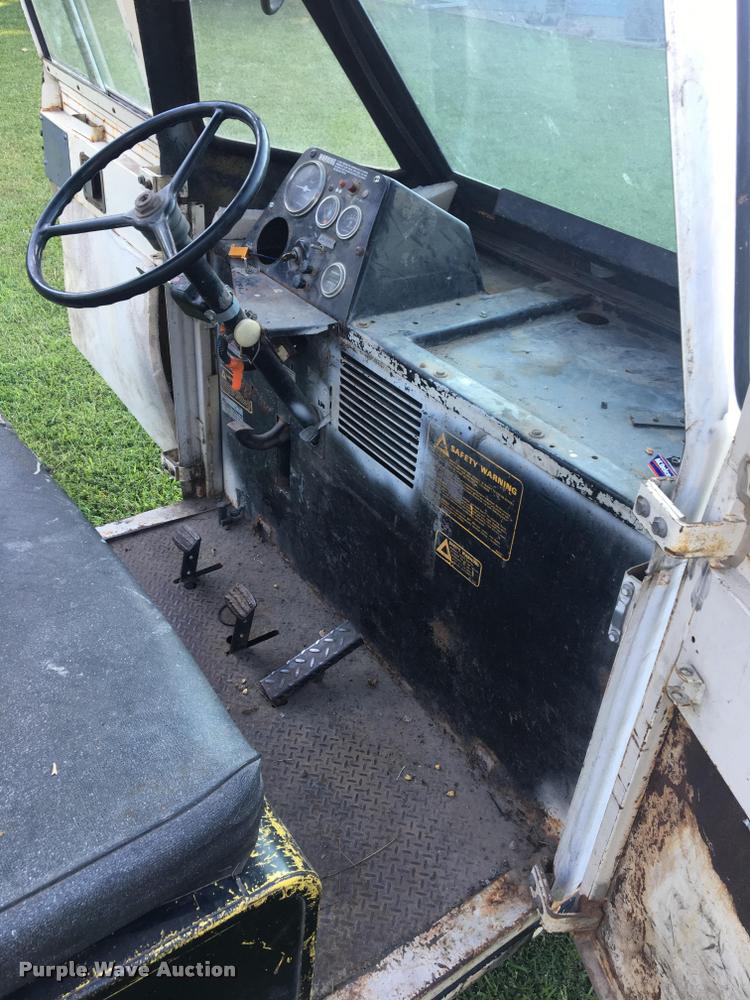 image for item G1187 1983 Cushman Truckster utility vehicle