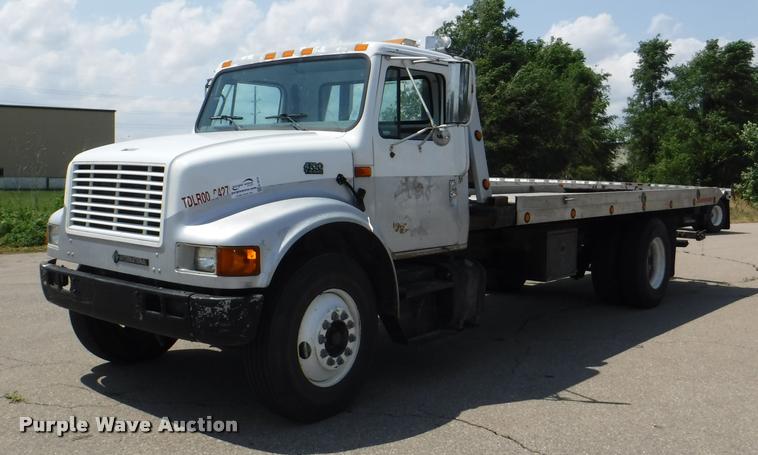 image for item K5915 2001 International 4700 wrecker truck