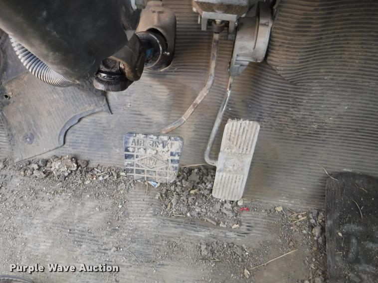 image for item K5915 2001 International 4700 wrecker truck