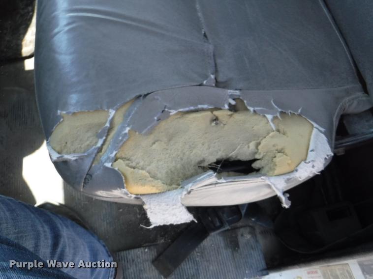 image for item K5915 2001 International 4700 wrecker truck