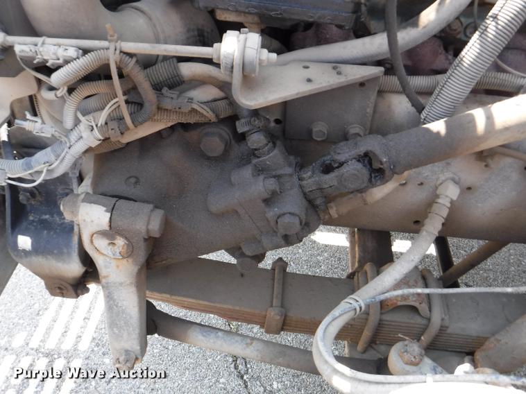 image for item K5915 2001 International 4700 wrecker truck