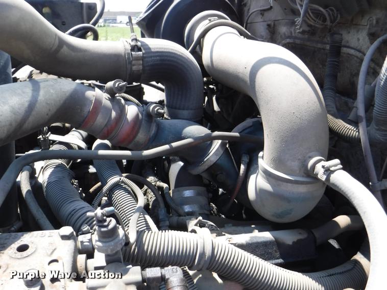 image for item K5915 2001 International 4700 wrecker truck