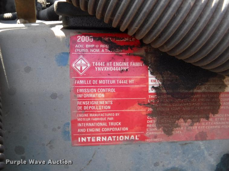 image for item K5915 2001 International 4700 wrecker truck