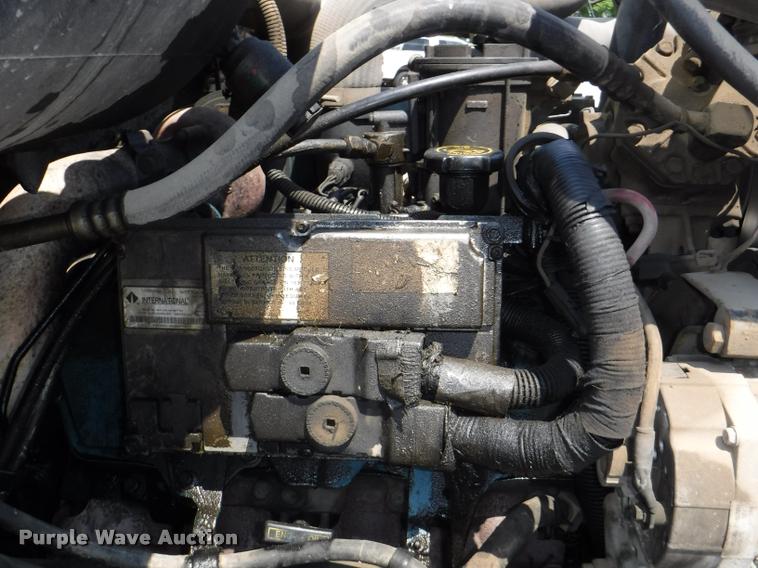 image for item K5915 2001 International 4700 wrecker truck