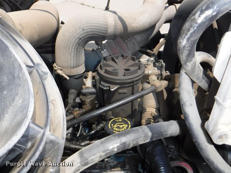 image for item K5915 2001 International 4700 wrecker truck