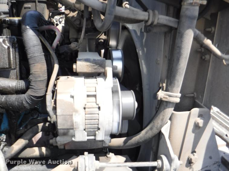 image for item K5915 2001 International 4700 wrecker truck