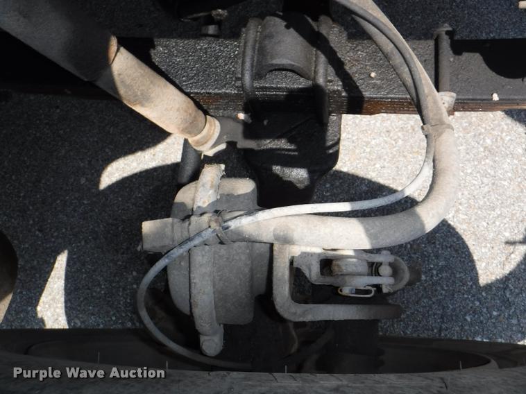 image for item K5915 2001 International 4700 wrecker truck