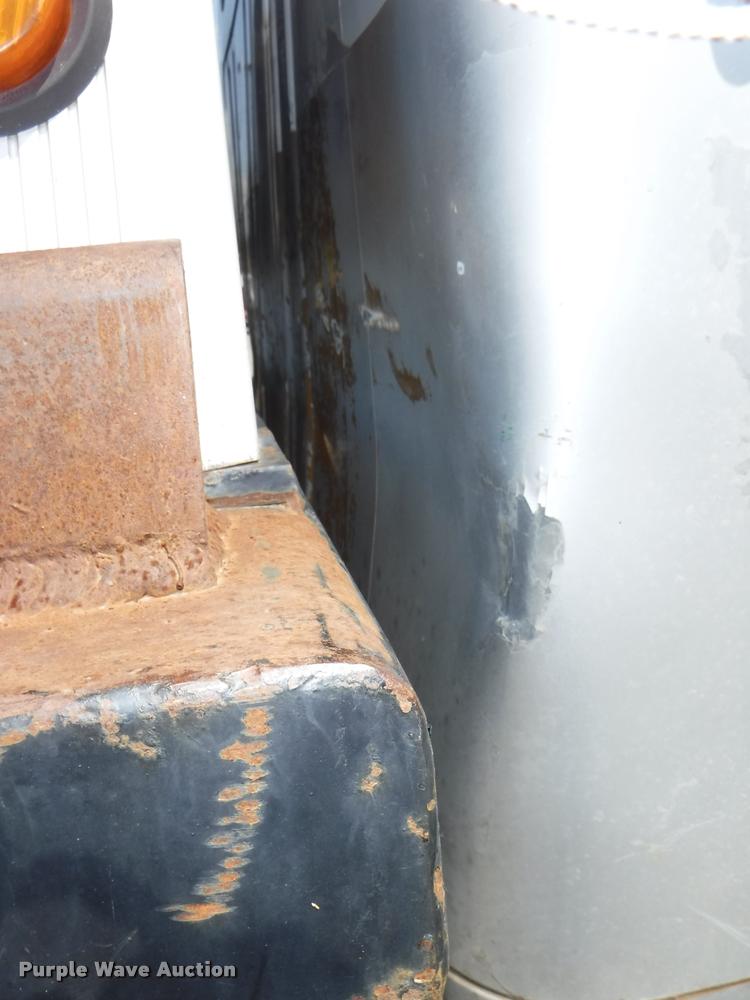 image for item K5915 2001 International 4700 wrecker truck