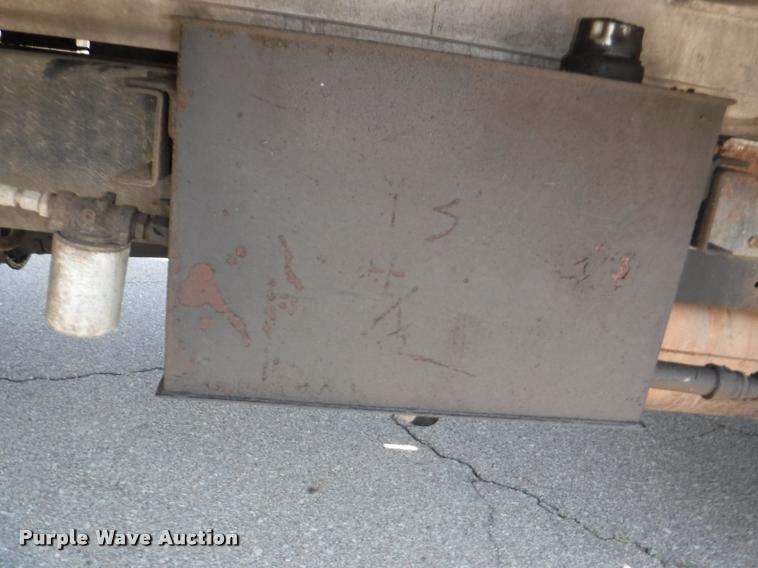 image for item K5915 2001 International 4700 wrecker truck