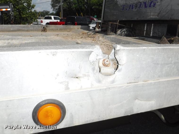 image for item K5915 2001 International 4700 wrecker truck