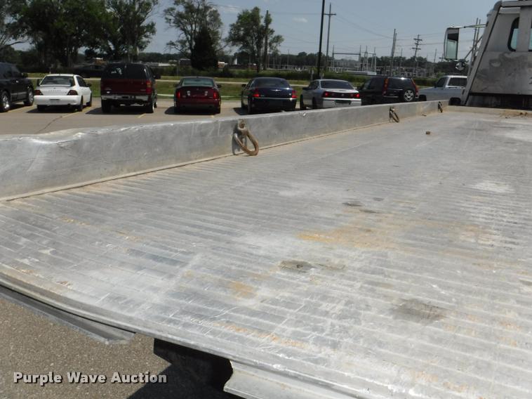 image for item K5915 2001 International 4700 wrecker truck