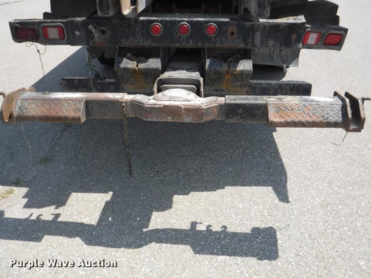 image for item K5915 2001 International 4700 wrecker truck