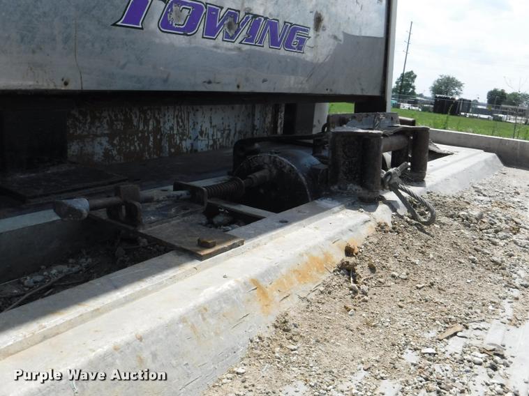 image for item K5915 2001 International 4700 wrecker truck