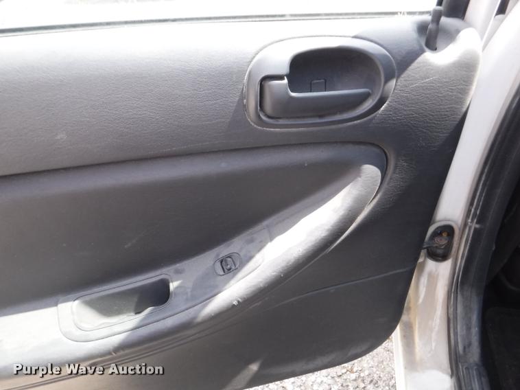 image for item K5932 2005 Chrysler Sebring Touring