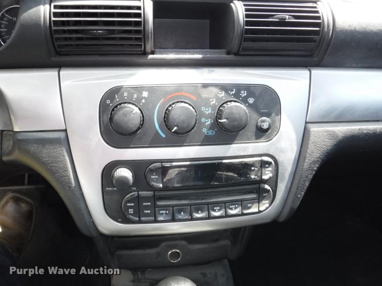 image for item K5932 2005 Chrysler Sebring Touring