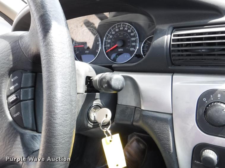 image for item K5932 2005 Chrysler Sebring Touring