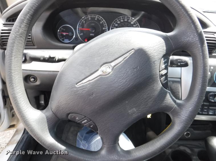 image for item K5932 2005 Chrysler Sebring Touring